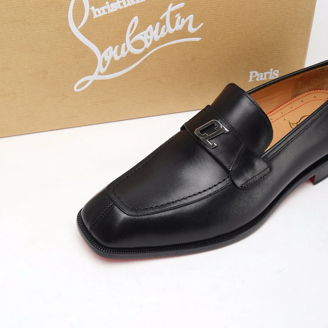 Batch 1,080 yuan 💰••New real shots••CL～High-end men’s 👔casual•loafers with red soles! ••🆑Genuine and top-quality goods from original orders ••✅💯 Purchase goods from top-quality original orders! Original imported patterned cowhide ➕Imported cowhide lining ➕Cowhide feet ➕Original leather outsole~🉑️Feel free to compare the authentic ones! Size: 38-44 (45.46.47 can be customized)